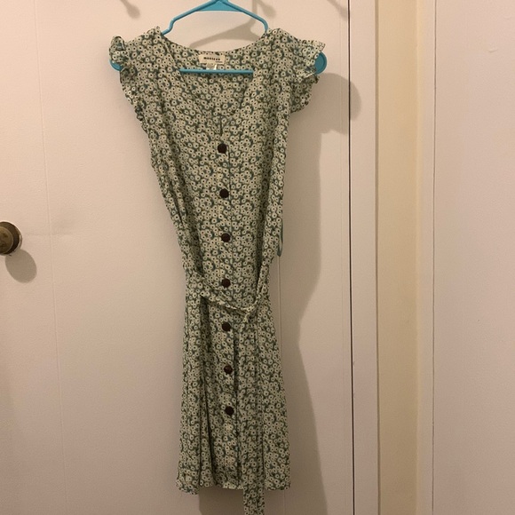 Monteau | Dresses | Monteau Green Dress With Flower Pattern Midi Dress | Poshmark Monteau | Dresses | Monteau Green Dress With Flower Pattern Midi Dress | Poshmark